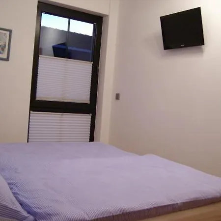 Apartment Haus Kollwitzweg - *